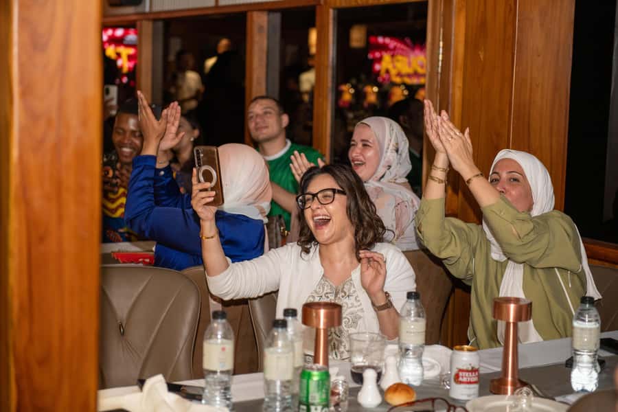 Dubai Marina: Luxury Dinner Cruise, Live Show, Open Bar & DJ - Choosing the lower deck or open-air upper deck