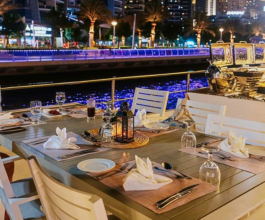 Dubai: Marina Premium Dinner Cruise with Unlimited Drinks - Dinner onboard: good variety, uneven expectations
