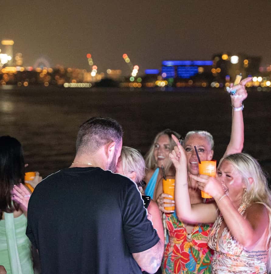 Dubai: Marina Yacht Party with BBQ, Unlimited Drinks and DJ - Who should book this yacht party?