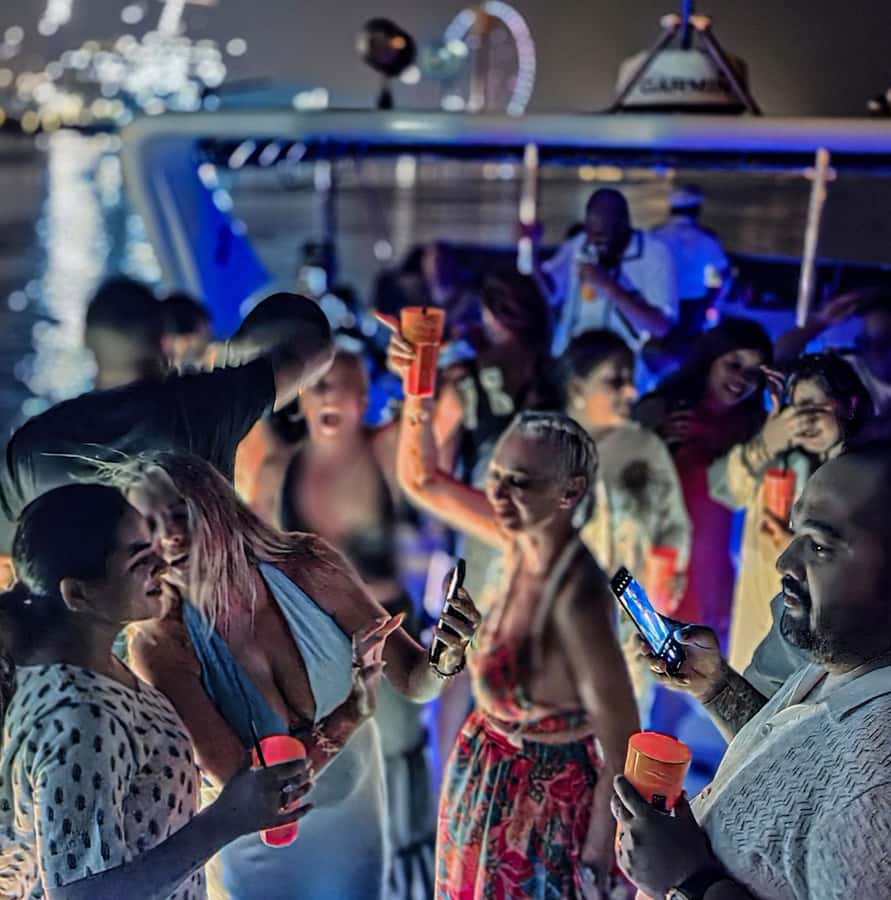 Dubai: Marina Yacht Party with BBQ, Unlimited Drinks and DJ - Boarding, red carpet entry, and the first views