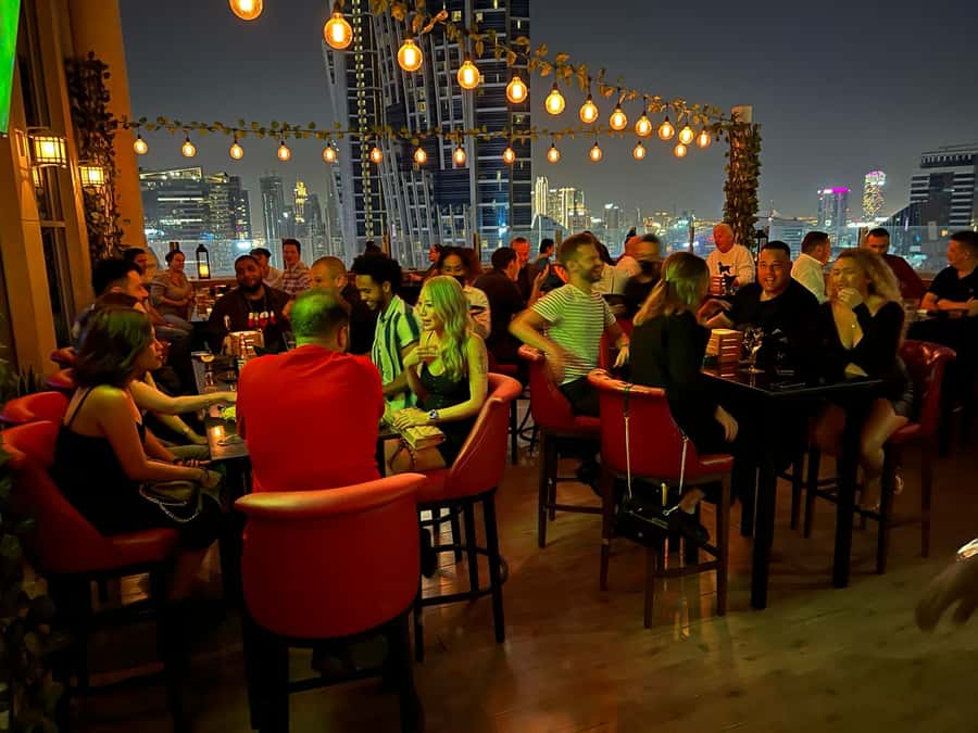 Dubai: Pub Crawl Nightlife Tour - Why this pub crawl works in Dubai