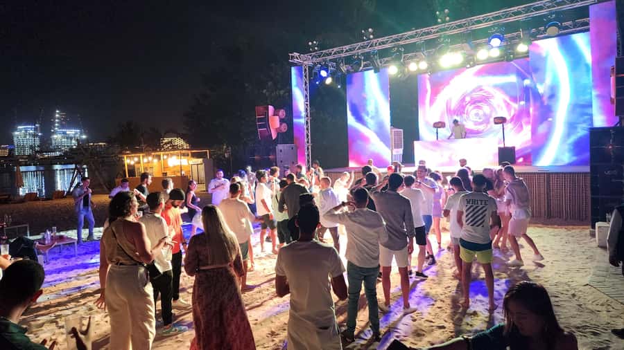 Dubai: Pub Crawl Nightlife Tour - Dress carefully or risk losing entry