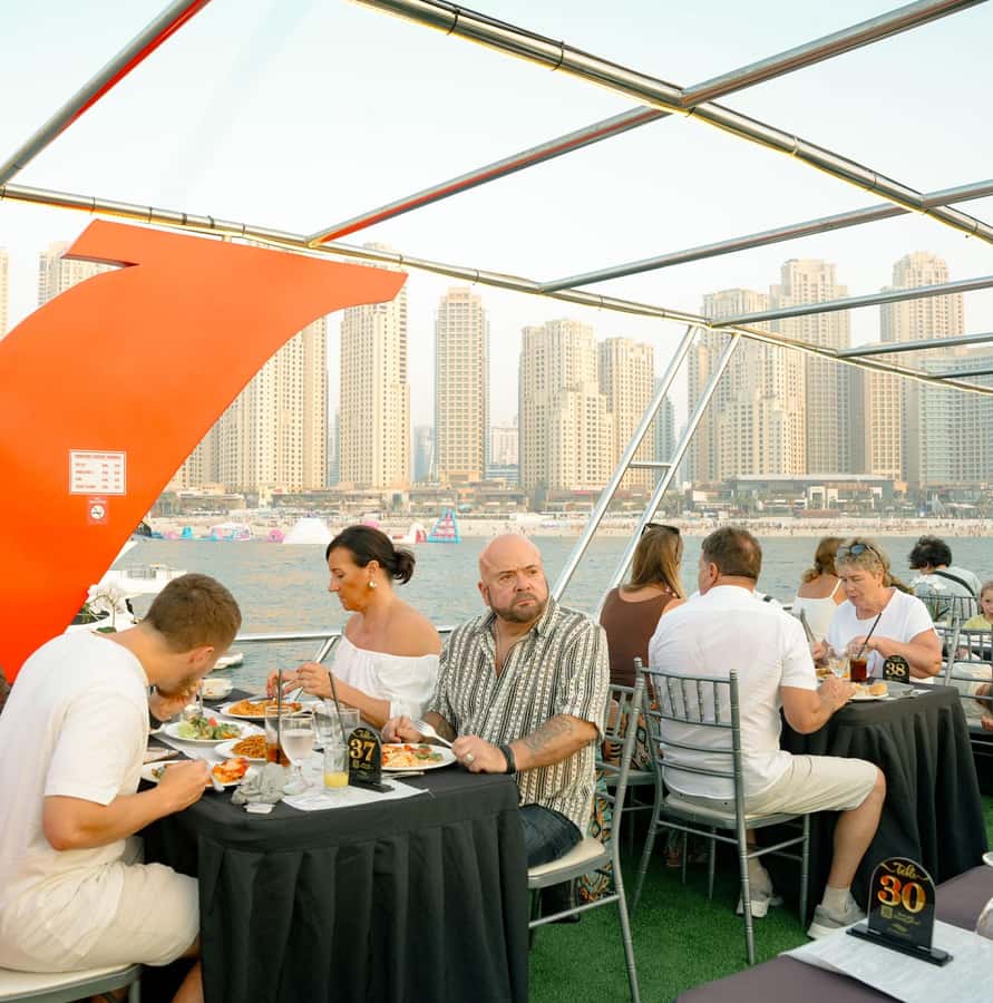 Dubai: Sunset or Dinner Cruise with Live Music & Open Bar - The open bar and table service