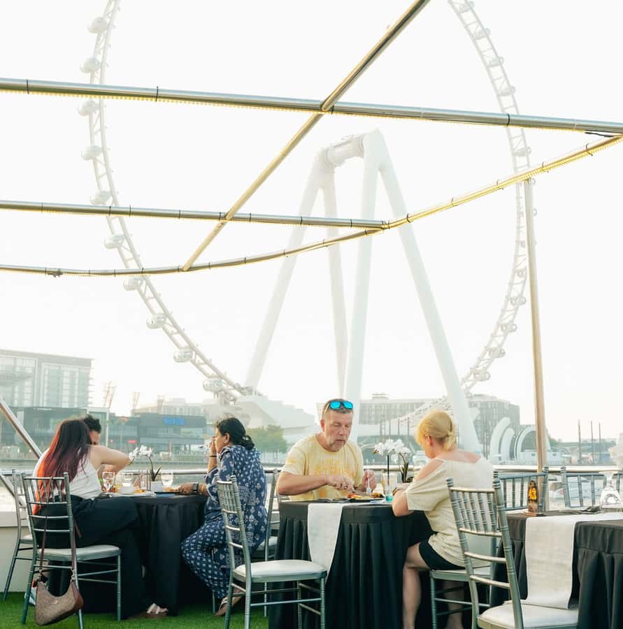 Dubai: Sunset or Dinner Cruise with Live Music & Open Bar - Music and the mood onboard
