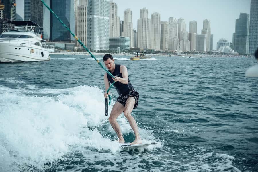 Dubai wakesurfing & wakeboarding: Snacks & drinks included! - Meeting the boat at Dubai Marina Harbour
