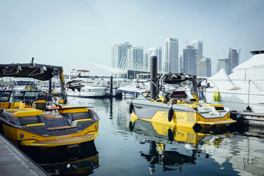 Dubai wakesurfing & wakeboarding: Snacks & drinks included! - Choosing between wakesurfing and wakeboarding