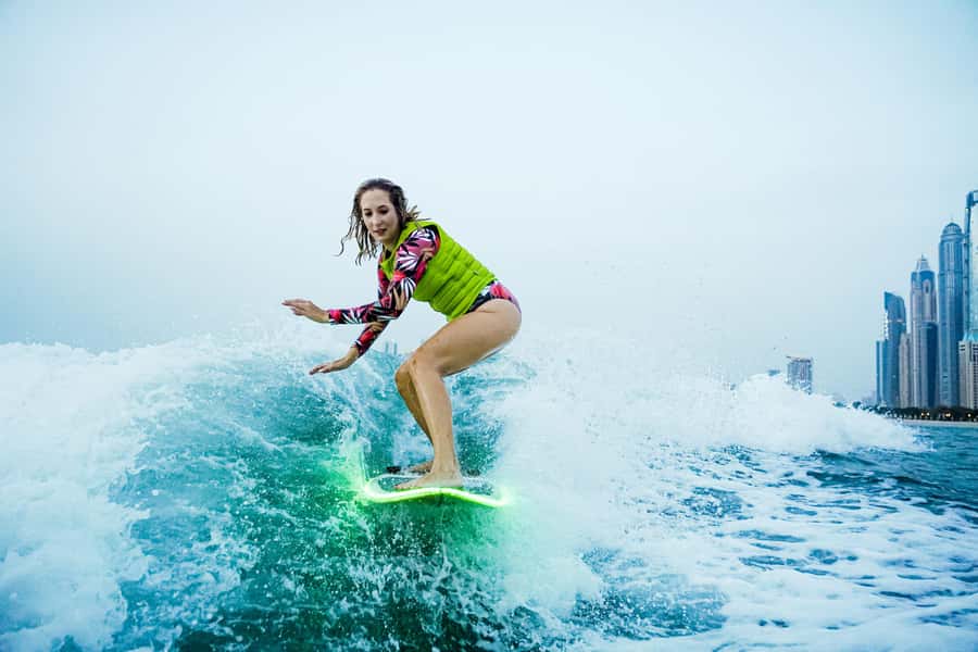 Dubai wakesurfing & wakeboarding: Snacks & drinks included! - What happens once the boat leaves