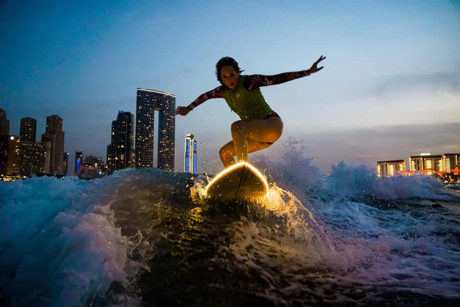 Dubai wakesurfing & wakeboarding: Snacks & drinks included! - Sunrise, sunset, or night on the water