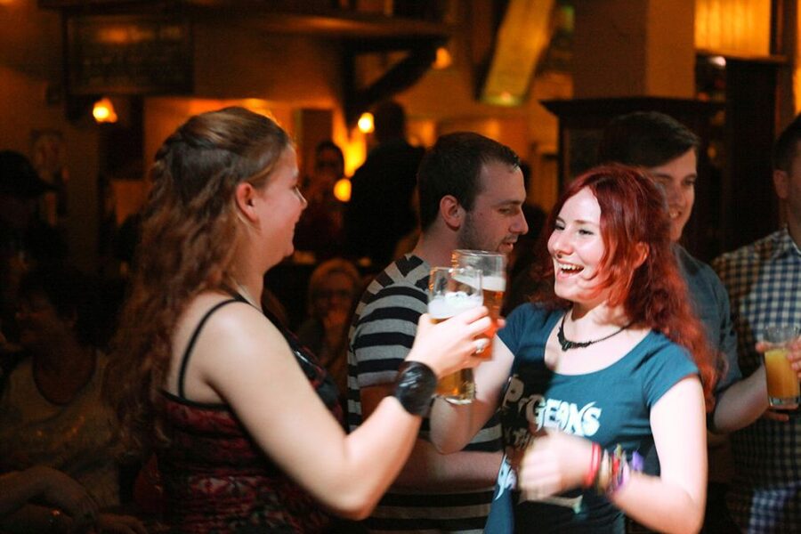 Dublin: Generation Pub Crawl - Moving through local pubs and live music