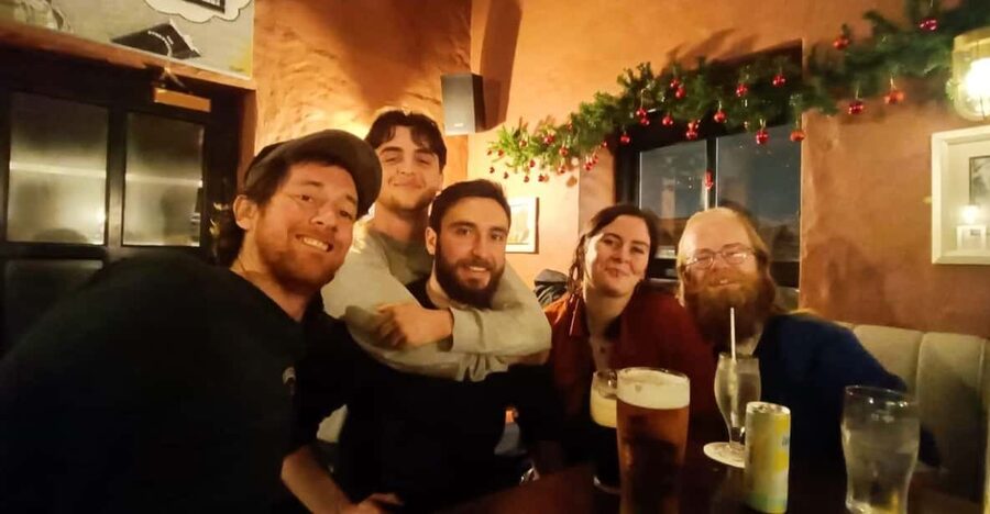 Dublin: Pub Tour. Pour The Perfect Guinness, Whiskey & Music - Walking through Temple Bar and old Dublin
