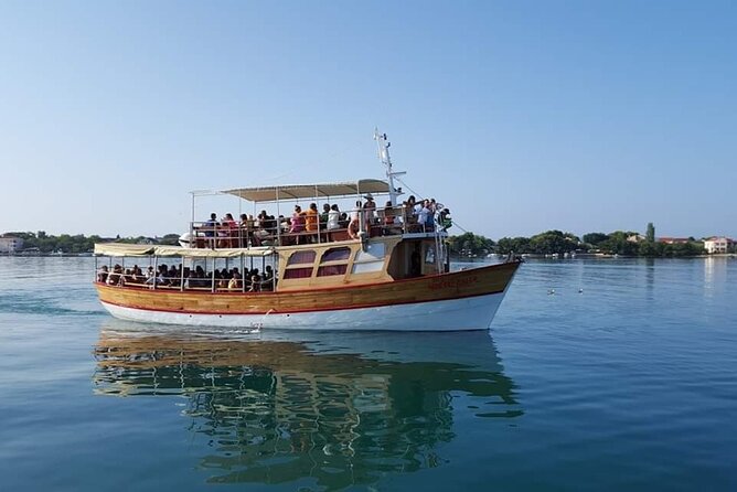 Dubrovnik Islands Boat Tour with Lunch and Unlimited Drinks - Unlimited drinks and the easygoing mood