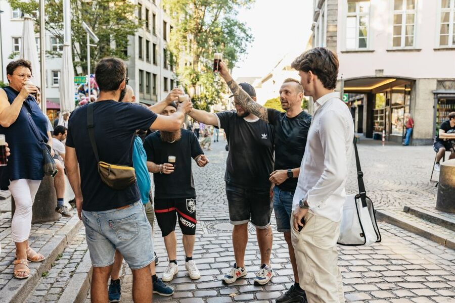 Düsseldorf: Altbier-Safari Beer Walking Tour - Füchschen, Schumacher, Schlüssel, and Uerige
