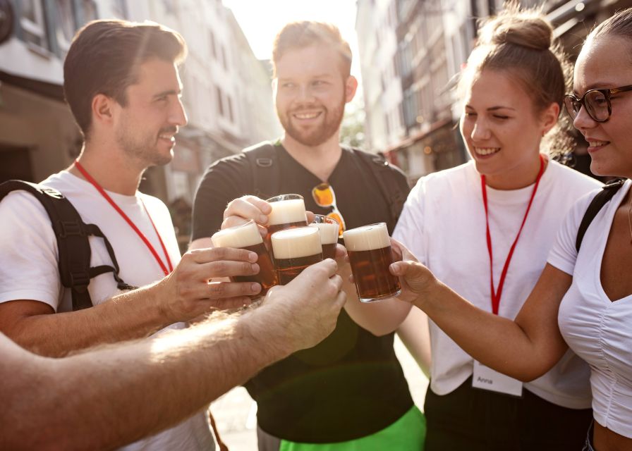 Düsseldorf: Brewery Tour with Alt Beer Tastings - The first stop: im Füchschen