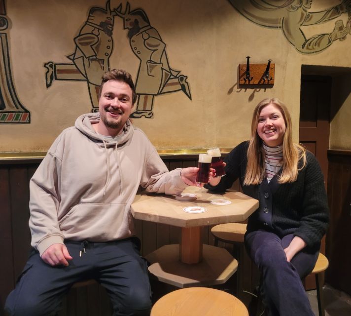 Düsseldorf: Guided Beer Tour with 4 Beers & a Flexible Route - Four bars, four different glasses