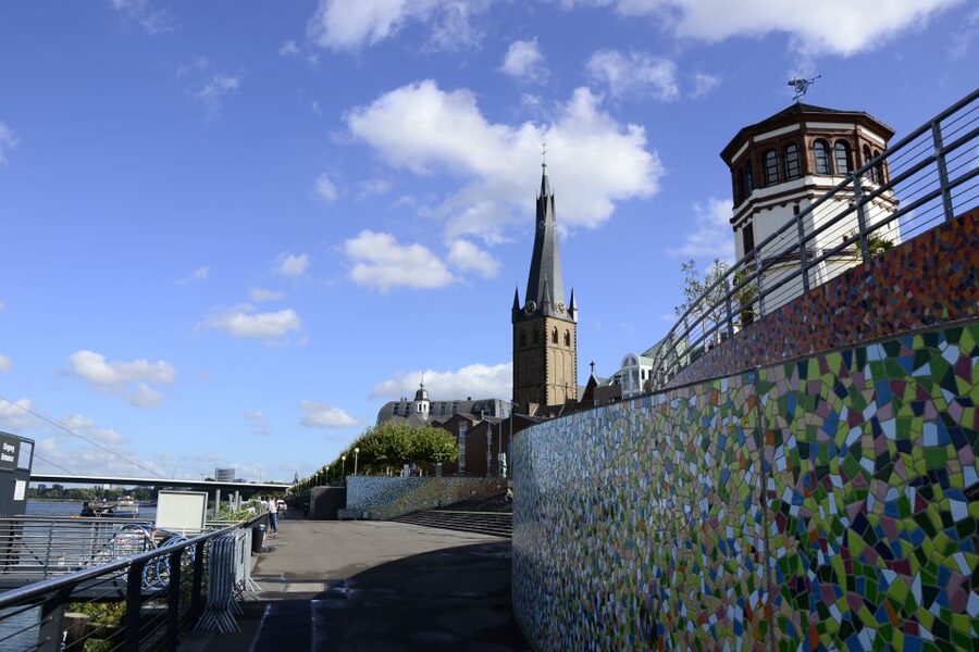 Düsseldorf: Guided Old Town Tour with Beer Break - Rhine river views and photo stops