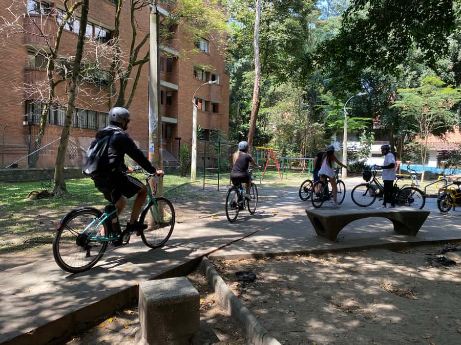 E-Bike City Tour Medellin with Local beer and Snacks - Plaza Botero and the center of Medellín