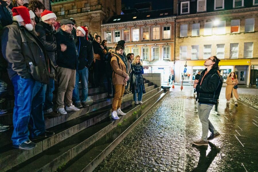 Edinburgh: 7 Bar Pub Crawl with 7 Shots & Discounts - Quick points before you book