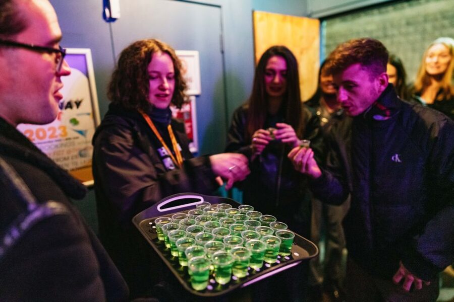 Edinburgh: 7 Bar Pub Crawl with 7 Shots & Discounts - Starting at O’Neill’s in Hunter Square