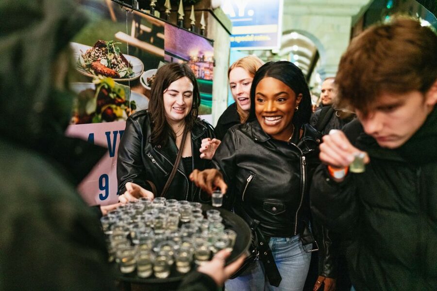 Edinburgh: 7 Bar Pub Crawl with 7 Shots & Discounts - The guides make or break the evening