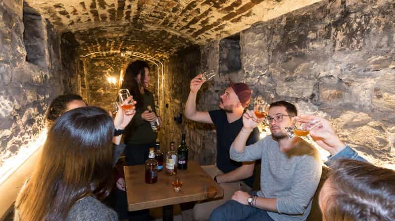 Edinburgh: Harry Potter Walking Tour and Beer Tasting - Waverley Station and the city’s changing character