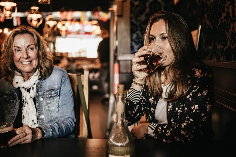 Edinburgh: Pubs and History Guided Walking Tour with Beer - Walking the Old Town with a pint in mind