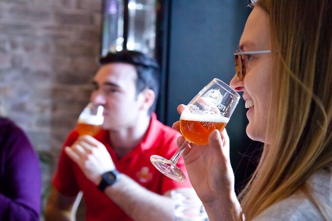 Edinburgh: Pubs & History Walking Tour with Beer Tasting - Starting on St Giles’ Street in Edinburgh Old Town