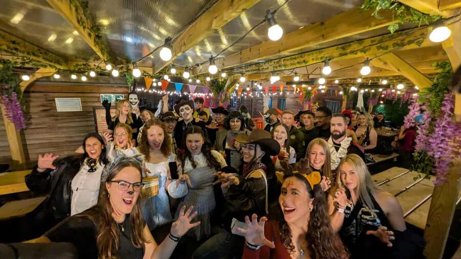 Edinburgh: The Original Pub Crawl 7 Bars 7 Shots & Discounts - Key points to know before you book
