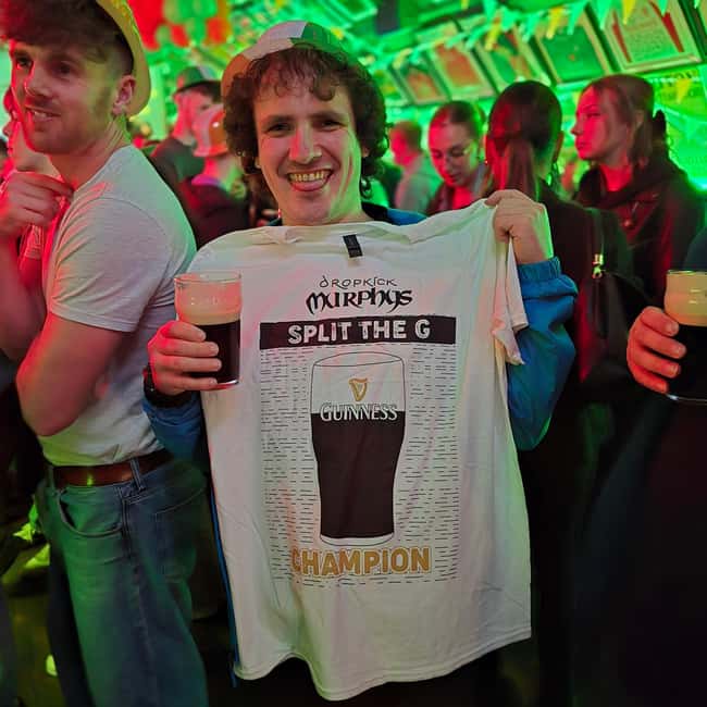 Edinburgh: Ultimate Pub Crawl Party with 7 Bars & 1 Club - ID, clothes, and practical preparation