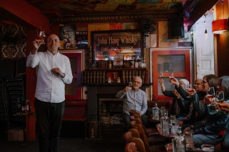 Edinburgh: Whisky Tasting and Storytelling in a Historic Pub - Starting inside The Waverley Bar