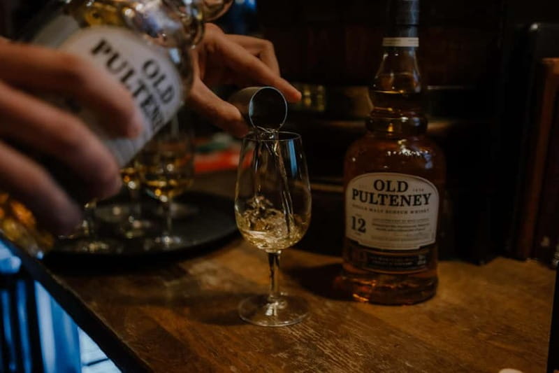 Edinburgh: Whisky Tasting and Storytelling in a Historic Pub - From grain to glass