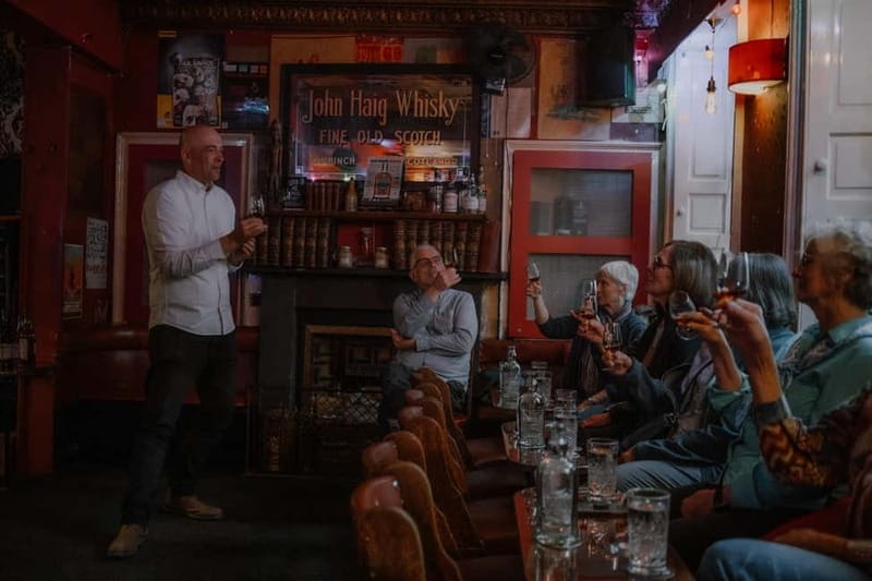 Edinburgh: Whisky Tasting and Storytelling in a Historic Pub - The guides make or break the evening