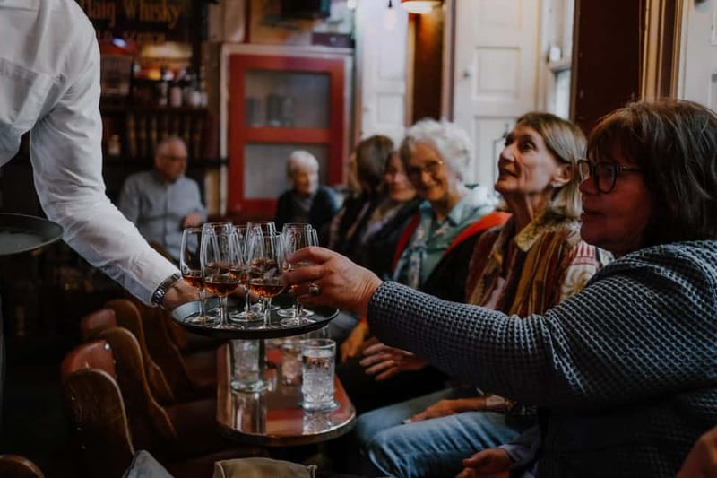Edinburgh: Whisky Tasting and Storytelling in a Historic Pub - Four whiskies, four ways to understand Scotch