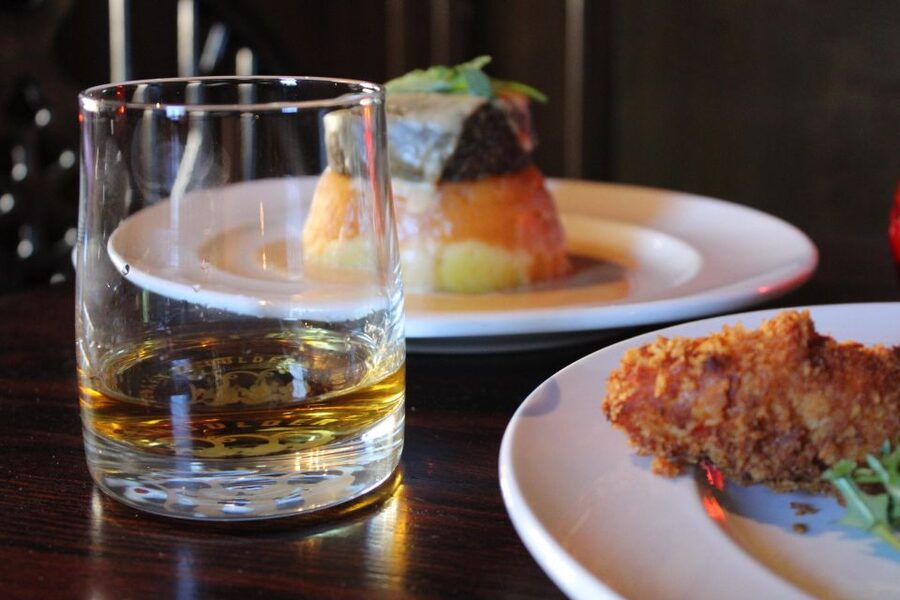 Edinburgh: Whisky Tasting in one of the oldest pubs - A whisky tasting inside Edinburgh’s oldest streets