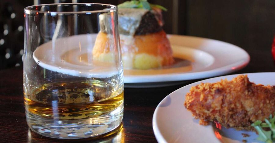 Edinburgh: Whisky Tasting in one of the oldest pubs - The three whiskies and what they offer