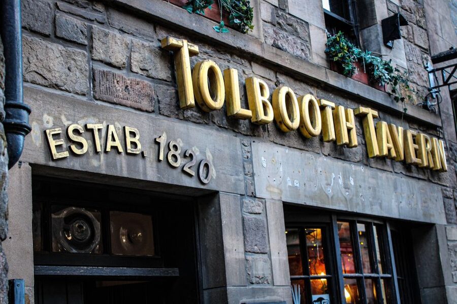 Edinburgh: Whisky Tasting in one of the oldest pubs - Who should book the Tolbooth Tavern tasting?
