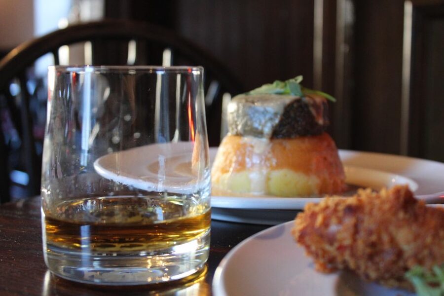 Edinburgh: Whisky Tasting in one of the oldest pubs - What happens during the 45-minute tasting
