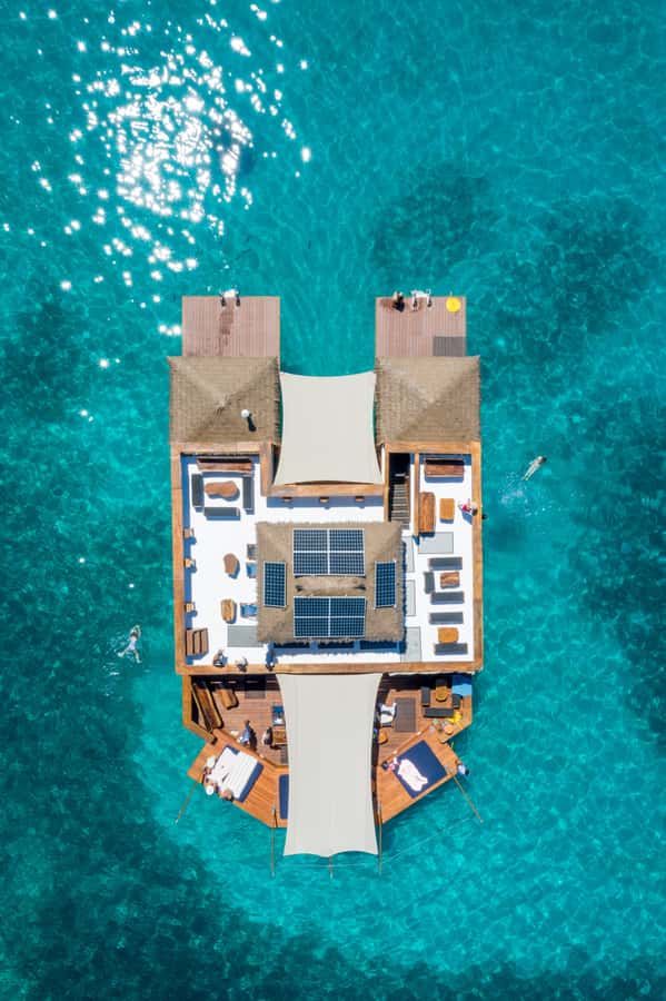 Fiji: Cloud 9 Floating Bar and Pizzeria Day Trip - Pizza, cocktails, and the real cost of the day