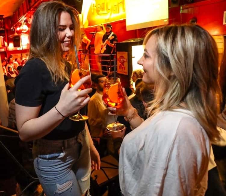 Florence: Bars, Piazzas & Local Vibes Social Walk - The first bar and the value of local direction