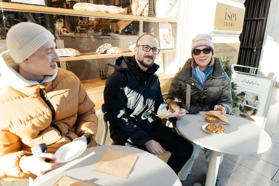 FOOD Tour with Rooftop Bar Visit in Helsinki - Old Market Hall and Market Square