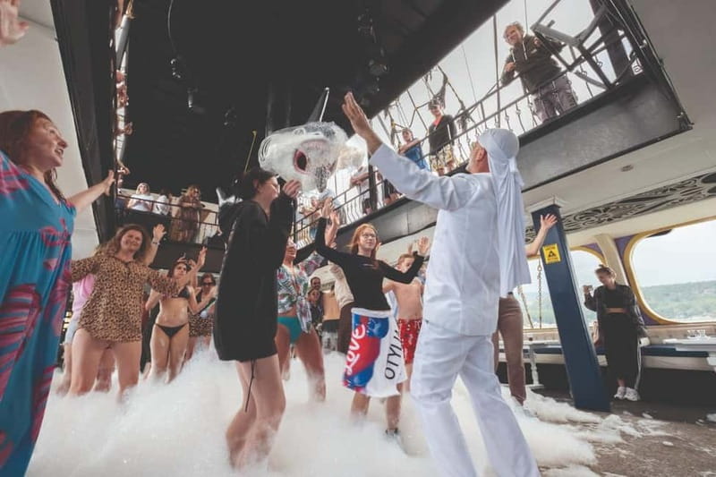 From Antalya/Kemer: All-Inclusive Party Boat with Lunch - The foam party is the main event