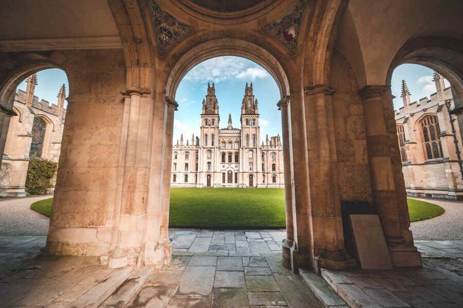 From London: Oxford, Cotswolds & Country Pub Lunch - Oxford and the Divinity School