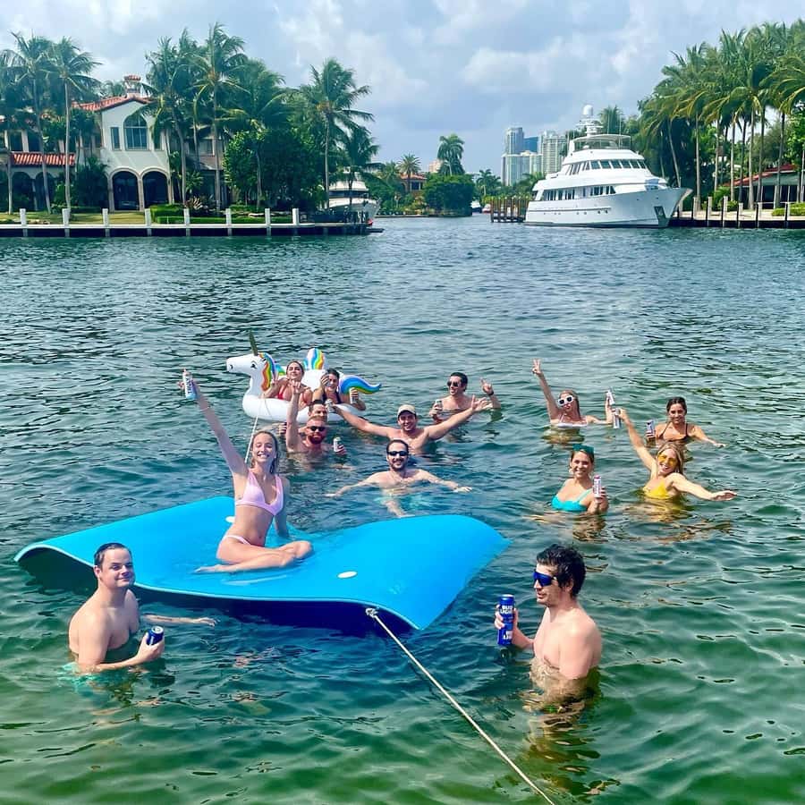 Ft. Lauderdale: Party Boat Tour to the Sandbar with Tunes - The first cruise: yachts, mansions, and local color