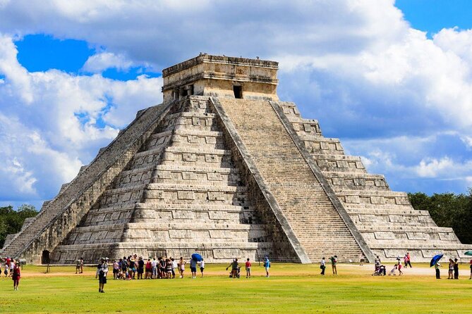 Full-Day Tour Chichen Itza, Valladolid and Cenote open bar in bus - The day at a glance