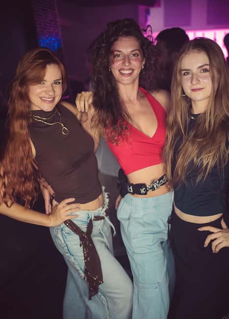 Fun Explorers Pub Crawl with free welcome shots and free ent - Walking through the Old Town between venues
