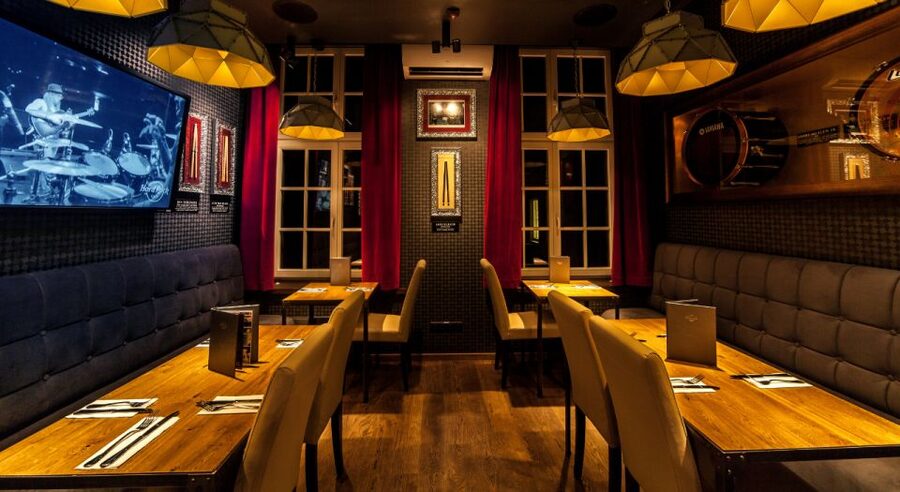 Gdansk: Legendary Burger and Zywiec Beer at Hard Rock Cafe - Key points to know before booking