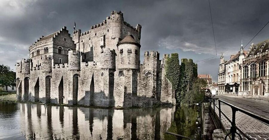 Ghent Walking Tour with Optional Add-ons: Boat & Beer - Civic power at Town Hall and the Belfry