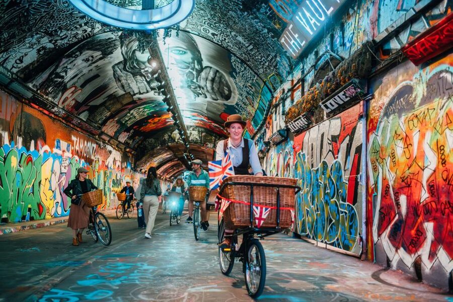 Gin Safari: Boozy London History on Two Wheels - Southwark Bridge and the first taste of London’s gin story