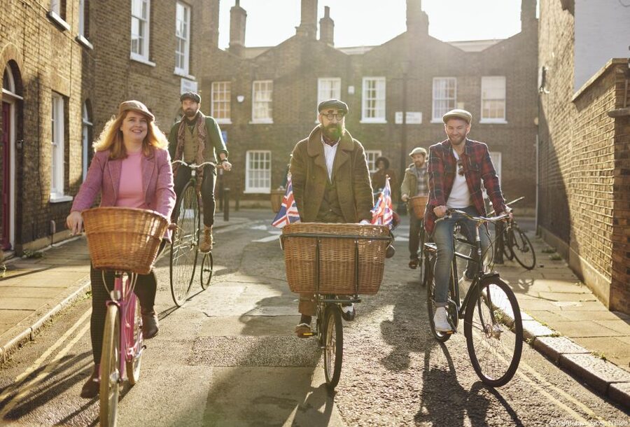 Gin Safari: Boozy London History on Two Wheels - Tower Bridge and Shad Thames by bicycle