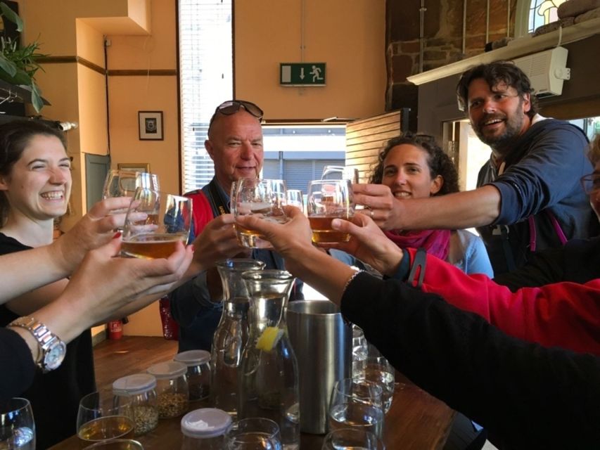 Glasgow: Pubs & History Guided Walking Tour with Beer - High Street and the first 25 minutes on foot
