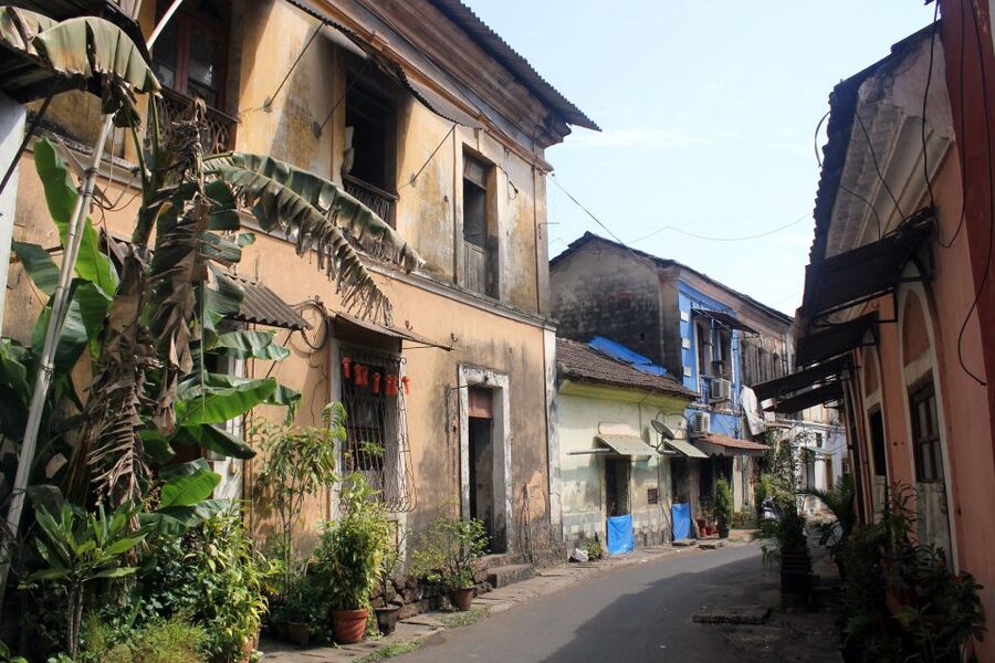 Goa: Pub Crawl - Stop two: a first taste of Goan feni